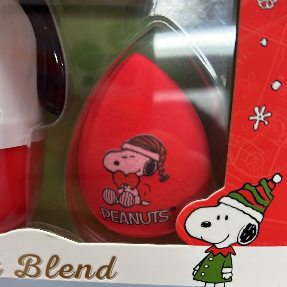 Snoopy Peanuts 2 blending sponges & case - Picture 2 of 10